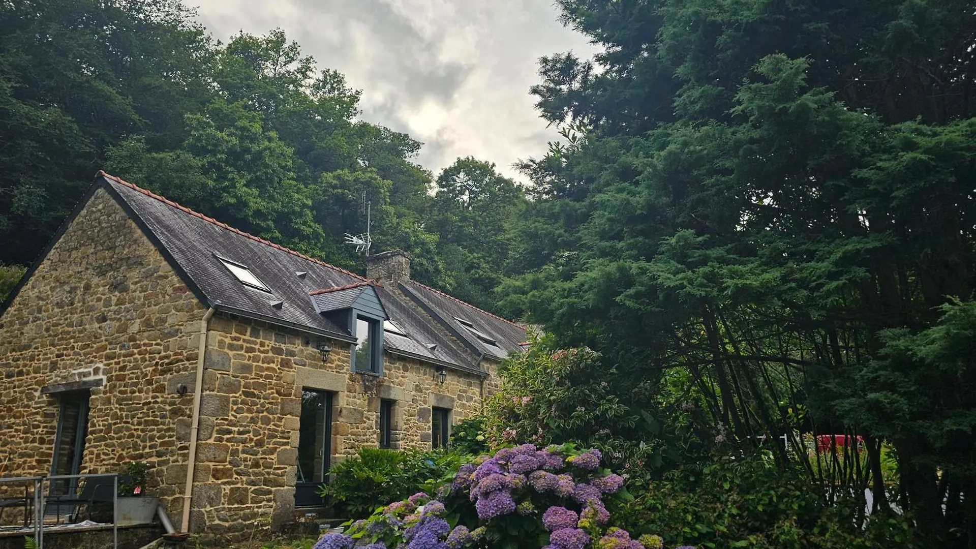 Holiday home Ker Adele, Longere Cosy Au Coeur D'Un Bois Villa Ploerdut